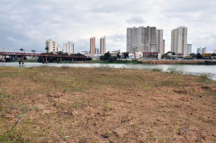 A Prefeitura de Campos instituiu em 2009, o Programa Municipal de Conservação e Uso Racional da Água em Edificações (Foto: Antônio Leudo)