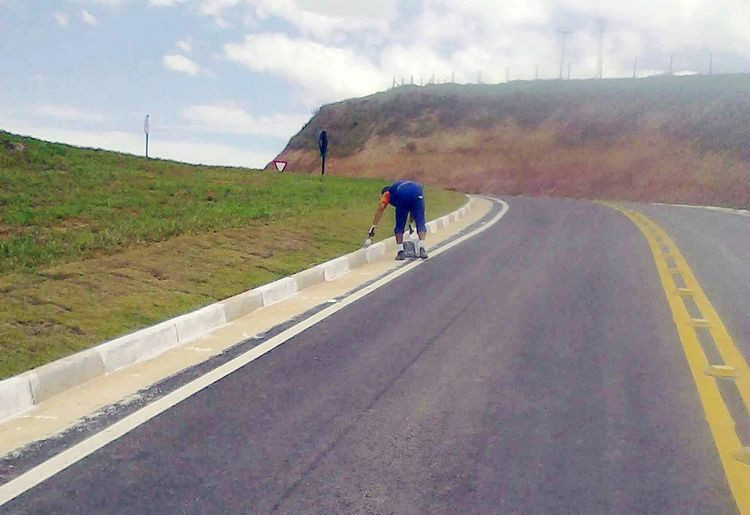 A Estrada do Leite está entre as áreas que receberam serviços de limpeza pública (Foto: Divulgação)