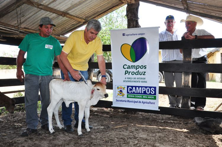 O secretário de Agricultura, Eduardo Crespo, abriu a campanha, em Campo Novo (Foto: César Ferreira)