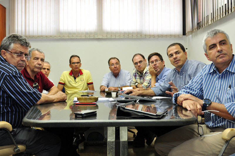 Nesta terça-feira (11), segundo dia de visita da comitiva pernambucana, a agenda foi destinada para reuniões administrativas, mas, a maior parte do tempo será voltado para conhecer o parque industrial da usina Sapucaia e sua administração (Foto: Cesar Ferreira)