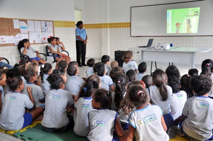 Diferentes palestras também são desenvolvidas pelo Ronda Escolar (Foto: Secom)