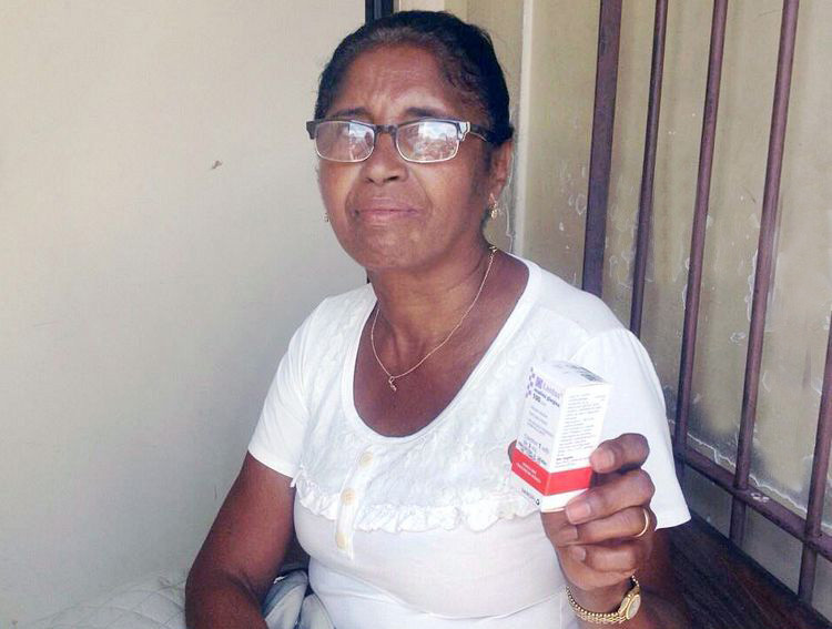A filha de dona Silvia Regina, L. P., 26 anos, está entre os 30 mil pacientes diabéticos cadastrados na Farmácia Municipal, contemplados com cerca de 5 milhões de itens de medicamentos este ano (Foto: Divulgação)