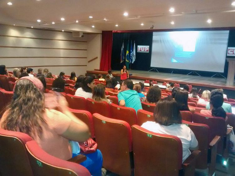 Assistentes sociais da rede municipal de ensino participaram do 3º Encontro Regional de Educação em Serviço Social, realizado em Macaé, nesta quinta-feira (13), no Sindipetro (Foto: secom)