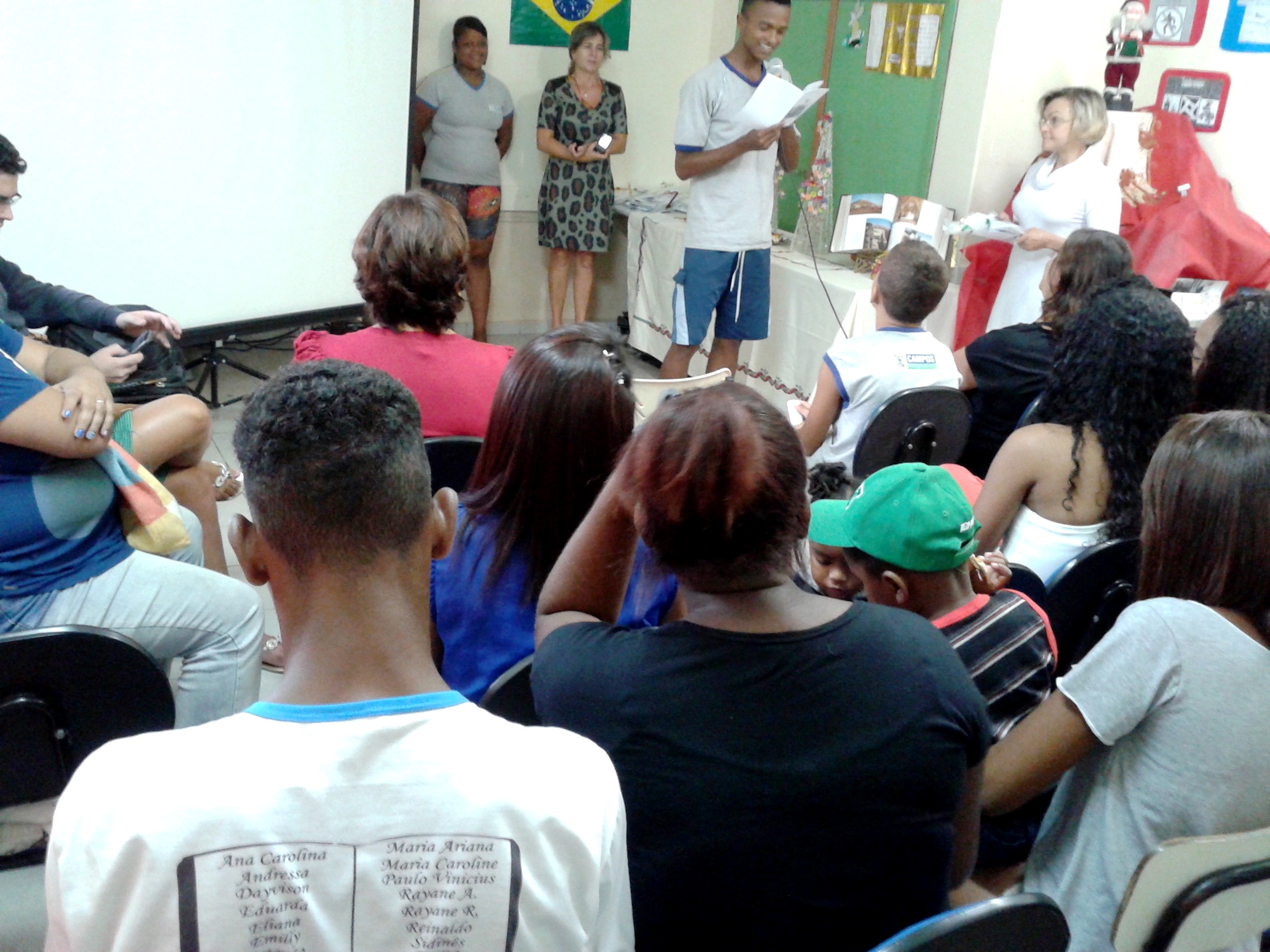 O livro de poesias foi lançado por alunos da Escola Municipal Francisco Faria Barbosa (Foto: Divulgação)