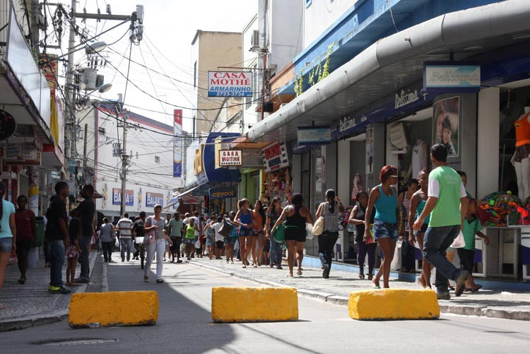 Oferecendo uma melhor mobilidade e conforto para a população fazer suas compras de Natal, o Instituto Municipal de Trânsito e Transporte (IMTT) realizou nesta segunda-feira (08) a interdição das Ruas João Pessoa, Santos Drummond e Barão do Amazo (Foto: Rodolfo Lins)