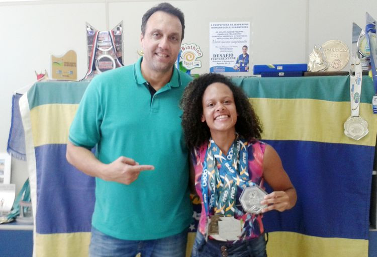 Daiane participou de três lutas na categoria adulto pena, faixa azul, onde participaram outras nove competidoras (Foto: Divulgação)