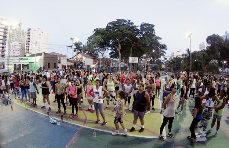 O projeto é gratuito e vem atraindo grande número de pessoas. Diariamente, o projeto é desenvolvido em mais três praças do município, além do Jardim São Benedito: Santo Antônio, Santo Amaro e Parque Imperial (Foto: Divulgação)