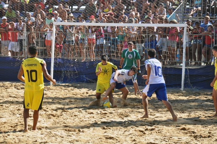 Entre as atividades, destaque para os tradicionais campeonatos de futebol de areia. (Foto: Secom)