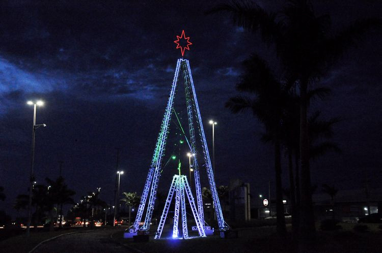 O espaço vem sendo contemplado com paisagismo, valorizando ainda mais a entrada da cidade (Foto: Antônio Leudo)