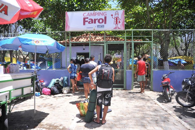 O camping do Farol oferece toda a estrutura para os hóspedes, como 24 banheiros, 8 tanques, 20 funcionários fazendo a limpeza e todo o sistema de segurança com câmeras, seguranças nas portarias e circulando pelas barracas e por todo o pátio. (Foto: Secom)