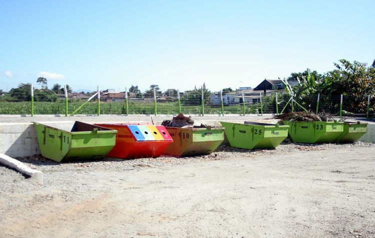 A população pode ligar para o Alô limpeza que o material recolhido será descartado nos Pontos de Entrega Voluntária de Entulhos (Foto: Roberto Joia)