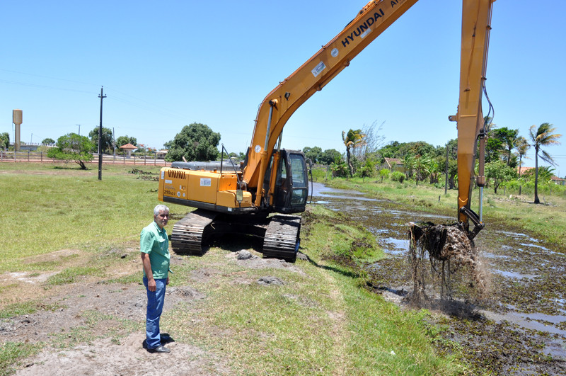 Nesta sexta-feira, secretário Eduardo Crespo acompanhou o trabalho realizado na Baixada Campista (Foto: César Ferreira)