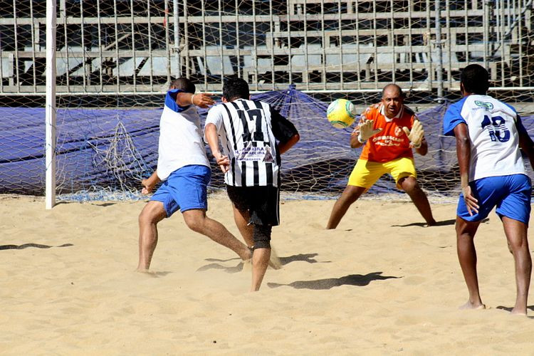 No Campeonato de Beach Soccer 38 partidas serão disputadas por 12 times na Arena de Esportes, com a competição organizada pela Prefeitura de Campos (Foto: Secom)