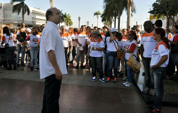 Uma campanha contra a Dengue iniciou essa semana com a presença de Dr. Chicão (Foto: Roberto Joia)