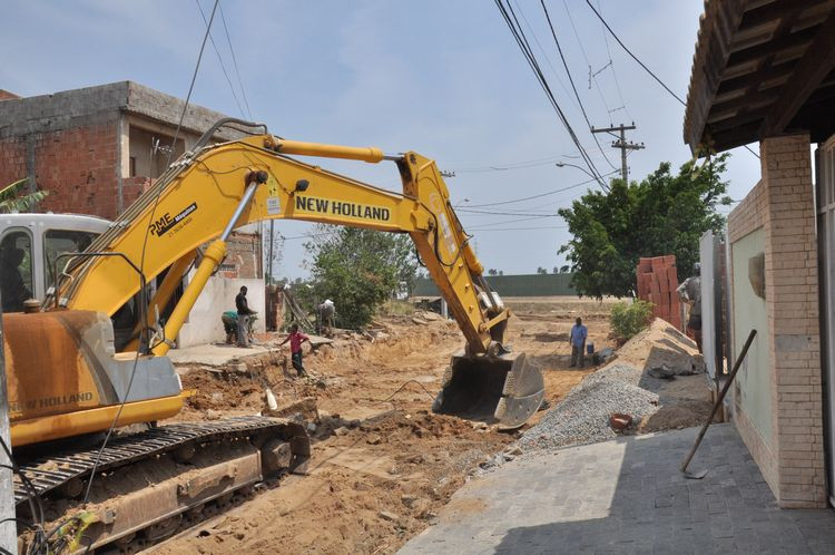 A Prefeitura prossegue com as obras de urbanização, drenagem e construção de passeio com acessibilidade e construção de galeria de águas pluviais, no Parque Julião Nogueira (Foto: Roberto Joia)