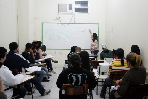 Os cursos de Ingês e Espanhol terão duração de um ano e meio (Foto: Antônio Leudo)