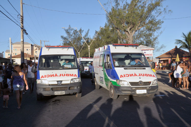 As ambulâncias também acompanham o trio-elétrico todos os dias (Foto: Antônio Leudo)