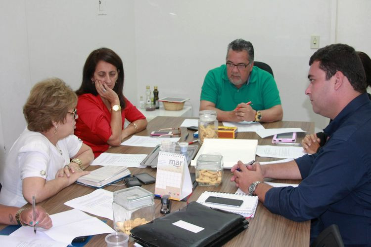 O secretário da Família e Assistência Social, Geraldo Venâncio, recebeu uma equipe da Secretaria de Governo na tarde desta sexta-feira (Foto: Roberto Joia)