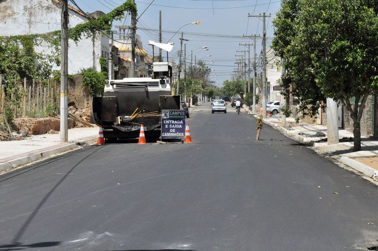 Nos últimos cinco anos, de norte a sul de Campos, a Prefeitura cobriu mais de 104 quilômtetros do município com obras de drenagem e pavimentação (Foto: Roberto Jóia)