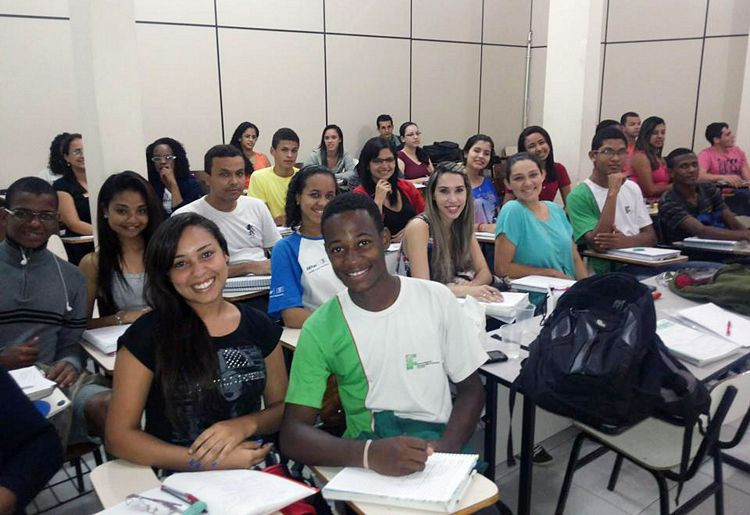 Deste total, 500 são para o Pré-Vest, que tem como objetivo preparar jovens e adultos para a prova do Exame Nacional do Ensino Médio (Enem) e para os vestibulares em universidades públicas (Foto: Divulgação)