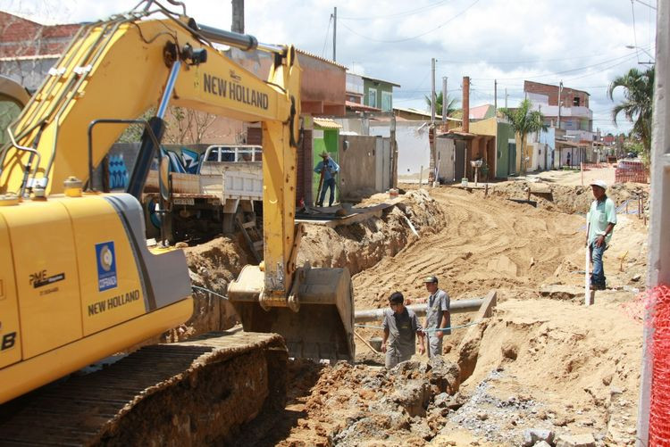 O programa garante melhor qualidade de vida aos moradores, pois são instaladas novas galerias de drenagem pluvial, rede de esgotamento sanitário, pavimentação, construção de calçadas com acessibilidade, iluminação, sinalização e instalação de li (Foto: Rodolfo Lins)