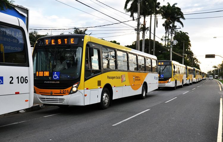 As cores definem os consórcios de empresas que operam o novo sistema em implantação na cidade e no interior e vão ajudar os usuários a identificar as regiões por onde circulam os novos ônibus (Foto: Roberto Joia)