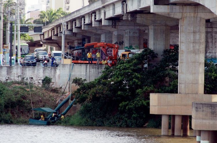 O objetivo é bombear água do Rio Paraíba para o Canal Campos-Macaé, e daí, para o Canal de Tocos, que desagua na Lagoa Feia (Foto: Rodolfo Lins)