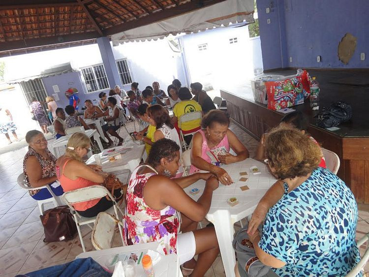 O grupo se encontra todas as quartas-feiras, das 9h às 11h, e durante as duas horas, a psicóloga desenvolve atividades, como jogos, dinâmicas, brincadeiras, bingo, além de estimular os idosos a descobrirem seus talentos (Foto: Secom)