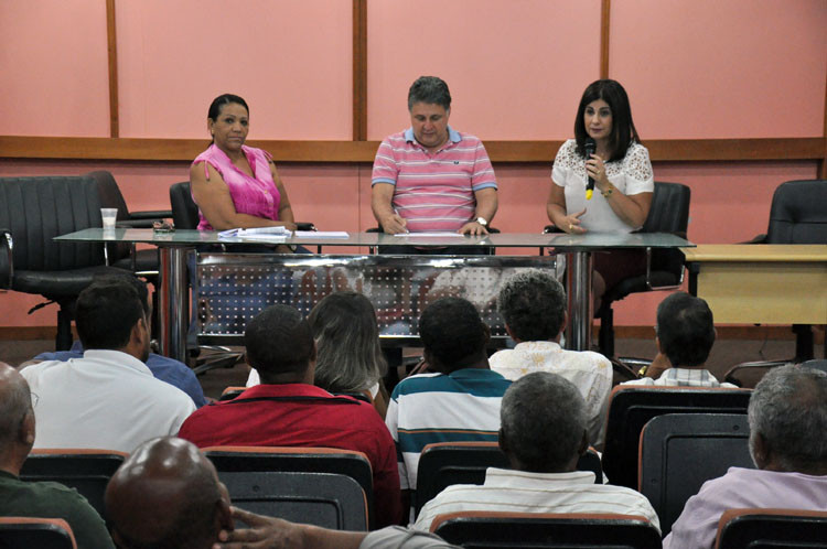 A prefeita Rosinha Garotinho realizou uma reunião com a equipe do projeto Viver Feliz, na tarde desta segunda-feira, e anunciou que a terceira edição do Viver Feliz será no Condomínio Tapera II (Foto: Rodolfo Lins)