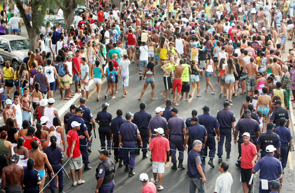 Além da participação efetiva dos guardas municipais, estavam presentes na praia campista o Corpo de Bombeiros e as polícias civil e militar (Foto: Gerson Gomes)