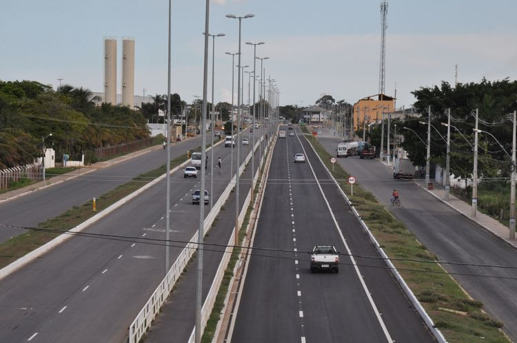 As obras estão na fase de acréscimos no sistema de drenagem, asfaltamento e iluminação (Foto: Rodolfo Lins)