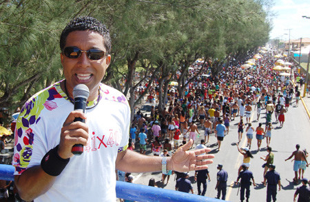 gil paixão vai embalar veranistas e moradores do farol no domingo, às 17h (Foto: gerson gomes)