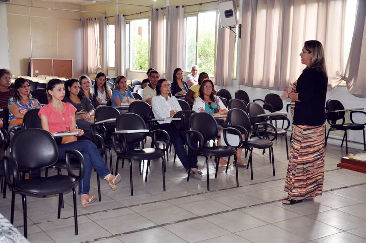 O encontro entre professores e a coordenação de Matemática, da Gerência de Ensino Fundamental 2, aconteceu no auditório da Secretaria Municipal de Educação, Cultura e Esportes (Foto: Roberto Joia)