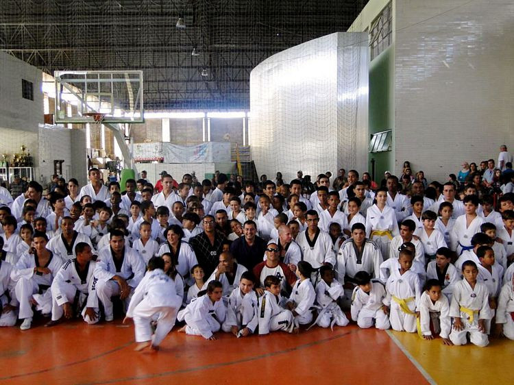 A solenidade de quinos aos lutadores de taekwondo vai acontecer às 10h, na sede da Prefeitura de Campos (Foto: Secom)