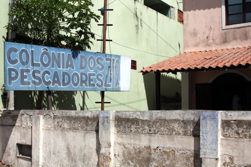 A comunidade de pescadores do Farol vai receber orientações na Plataforma Repsol (Foto: Roberto Joia)
