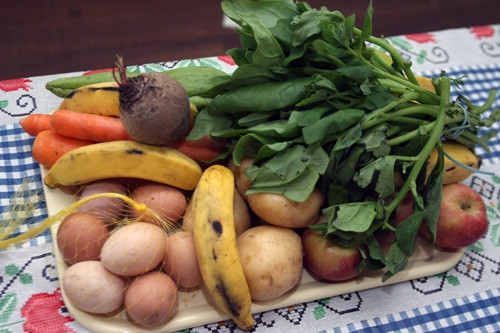 Os produtores da agricultura familiar interessados em fornecer alimentos não perecíveis, como arroz, feijão e farinha de mandioca, para a merenda escolar da rede municipal de ensino, podem participar da chamada pública 001/2015, aberta pela Pref (Foto: Superintendência de Comunicação)