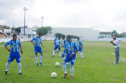 A equipe de futebol é formada por atletas da Fundação da Infância e da Juventude e do Clube Esportivo Rio Branco (Foto: Divulgação)