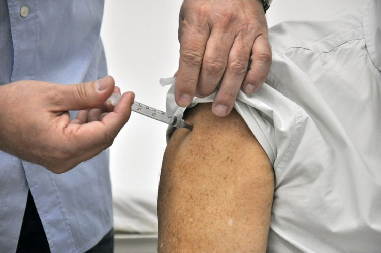 té quinta-feira, dia 11, a Secretaria de Saúde havia aplicado mais de 80 mil doses da vacina, o equivalente a 70% de cobertura (Foto: Superintendência de Comunicação)