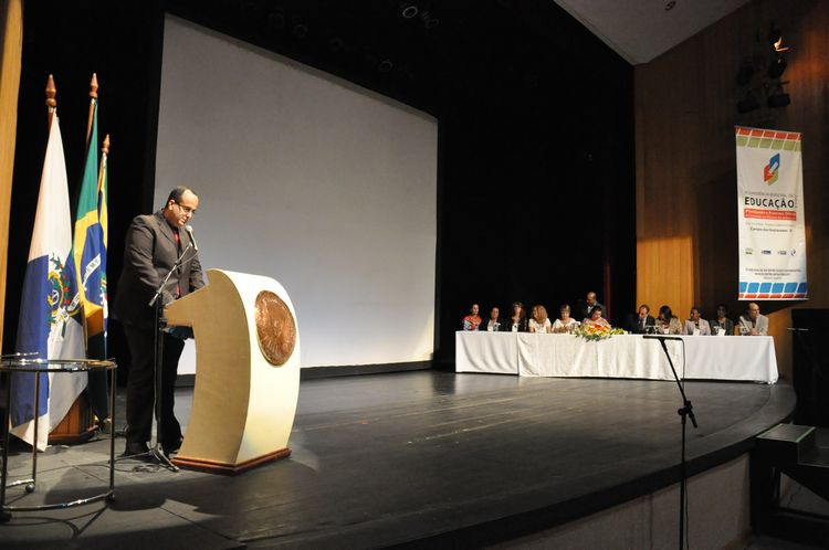 O documento base do novo PME foi elaborado durante a Conferência Municipal de Educação, que aconteceu nos dias 14 e 15 de maio (Foto: Divulgação)