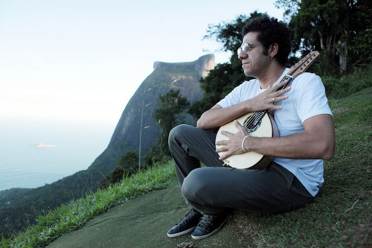 Compositor e criador da técnica polifônica do Bandolim Brasileiro de 10 cordas, o músico é um dos poucos no mundo com recursos para fazer um espetáculo de bandolim solo (Foto: Divulgação)