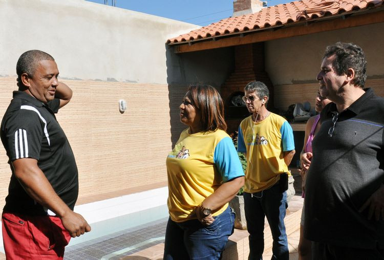 Coordenadora do Viver Feliz diz que serviços objetivam garantir mais dignidade aos moradores (Foto: Antônio Leudo)