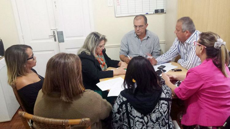 O secretário Orlando Portugal se reuniu com representantes da Incubadora de Empresas da Uenf e da Coopemare (Foto: Divulgação)