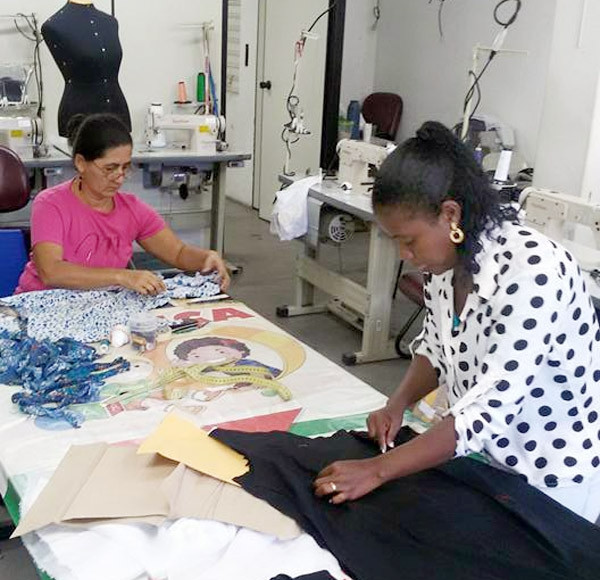 Prosseguem até quarta-feira as inscrições para a nova turma do curso de corte e costura da Superintendência de Trabalho e Renda (Foto: Divulgação)