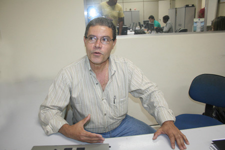 Mário Lopes, presidente da Fundação Municipal da Infância e Juventude, afirma que as mães se deslocam para outros municípios com a finalidade de desenvolver buscas das crianças (Foto: Antônio Leudo)