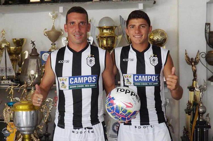 Os campistas Barcellos e Dario, que formam a dupla de futevôlei que defende o Americano em competições estaduais e nacionais, com o apoio da Fundação Municipal de Esportes, voltam a competir neste sábado (Foto: Divulgação)