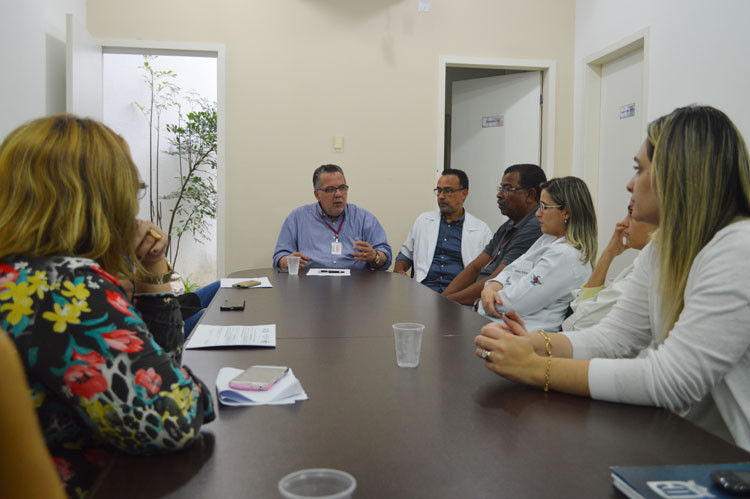 O presidente da Fundação Municipal de Saúde, Geraldo Venâncio, se reuniu na tarde desta quarta-feira com o diretor do Hospital Geral de Guarus, Wilson Cabral, e representantes de diversos setores do HGG, para fazer um levantamento das demandas d (Foto: Divulgação)