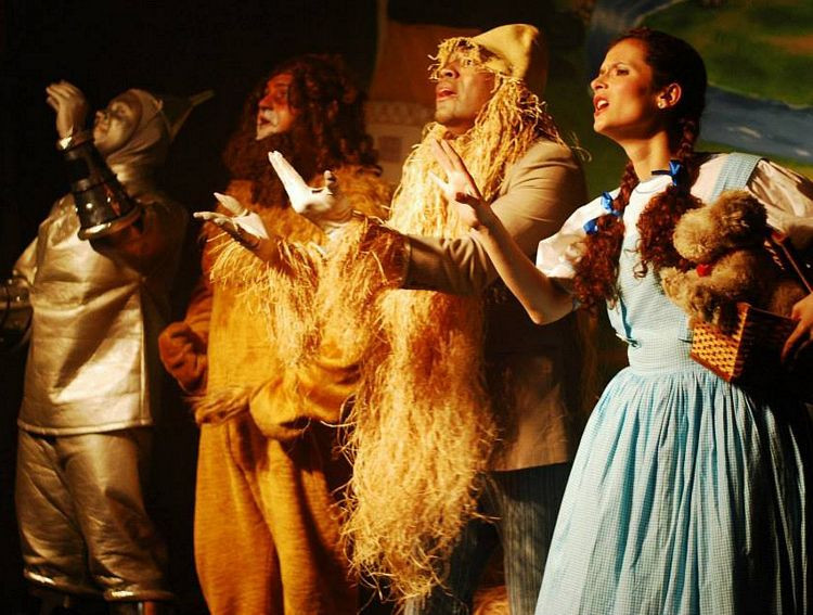 O espetáculo ?O Mágico de Oz? será apresentado neste domingo, às 17h e às 19h, no Teatro Municipal Trianon (Foto: Divulgação)