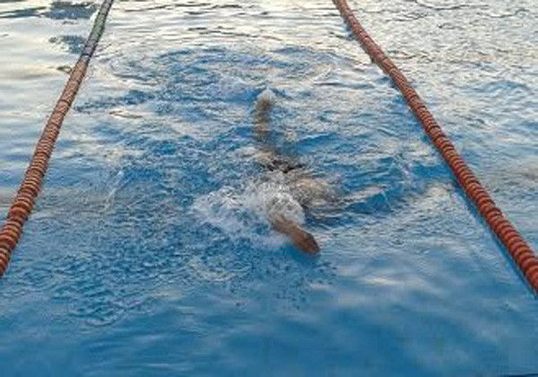 Para melhorar o rendimento nas provas, ele passa a fazer um trabalho também em piscina (Foto: Divulgação)