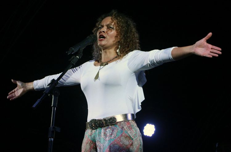 A cantora Lene Moraes vai abrir a programação de shows do Festival Doces Palavras nesta quarta-feira, às 21h, na Praça do Liceu (Foto: Roberto Joia)