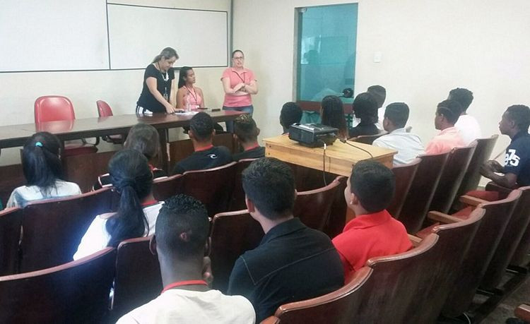 Cerca de 30 jovens de várias unidades do Serviço de Convivência e Fortalecimento de Vínculos participou do processo seletivo e oito foram selecionados (Foto: Divulgação)